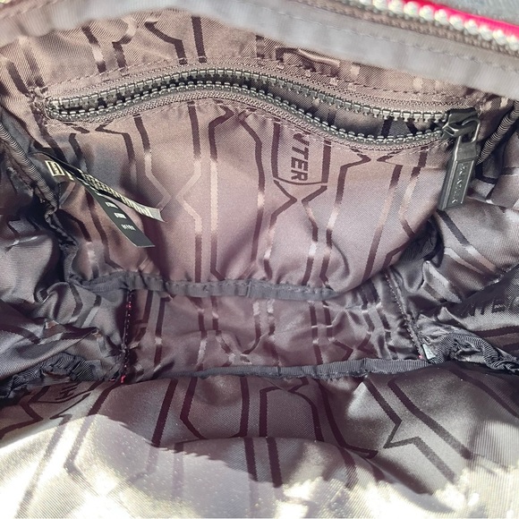 HUNTER | RED NYLON CONVERTIBLE CROSSBODY WAIST PACK SLING FANNY PACK - Picture 4 of 6